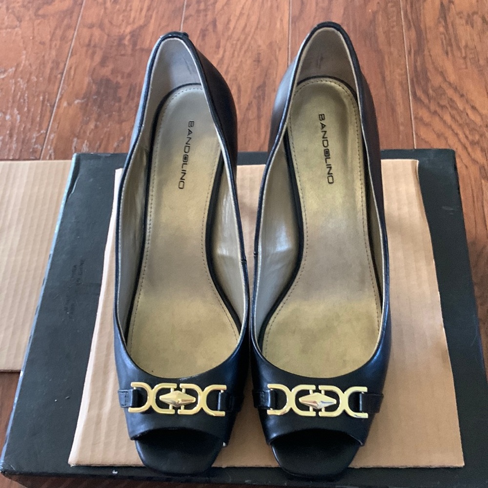 Bandolino open toes heels in black size 10